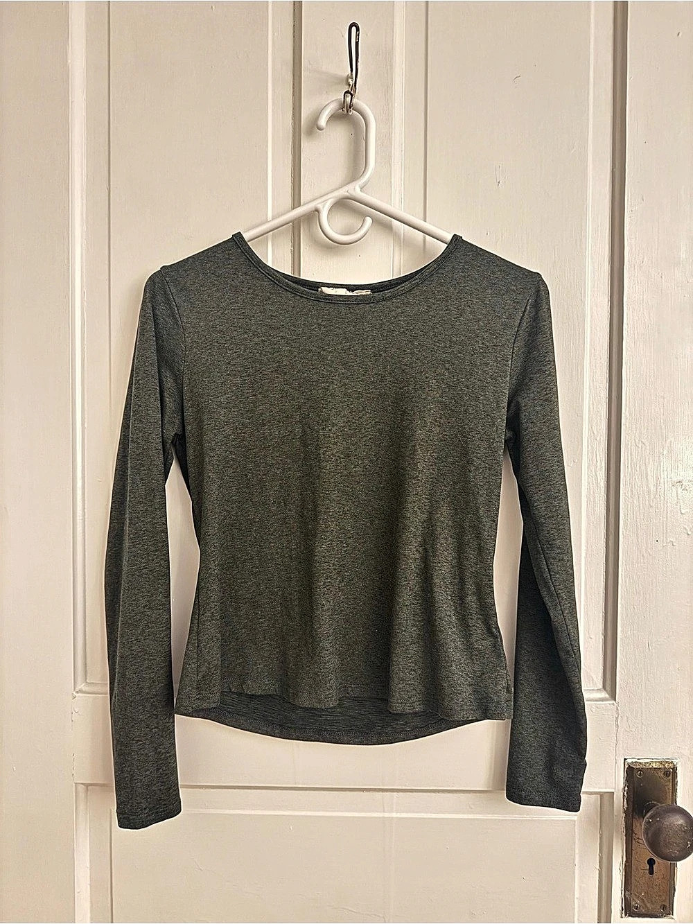 Sadie & Sage Women's Long Sleeve Top in Gray Like New